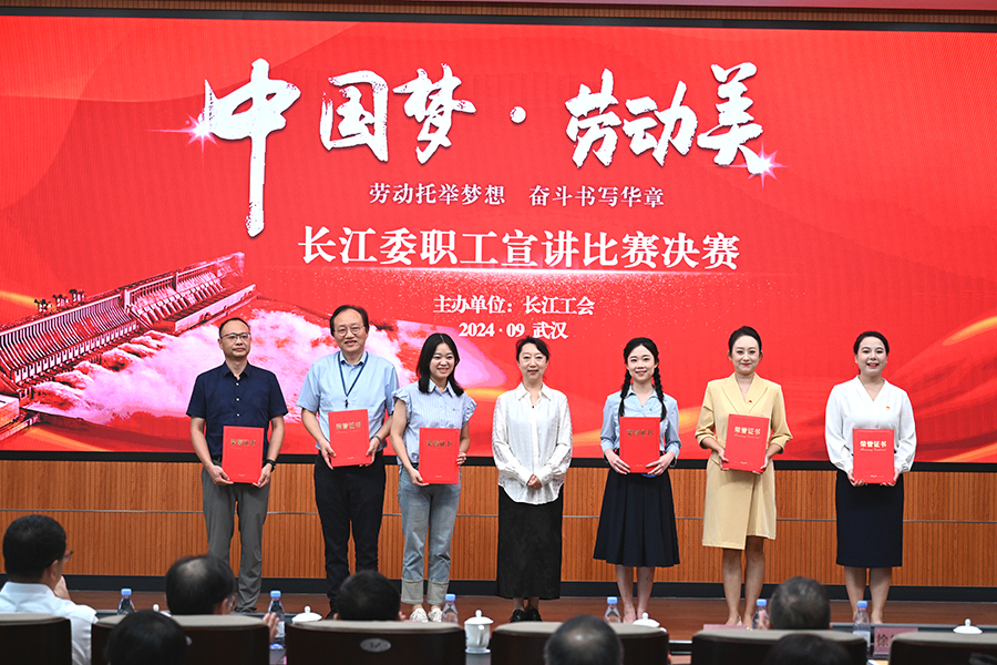 “中国梦 劳动美——劳动托举梦想 奋斗...
